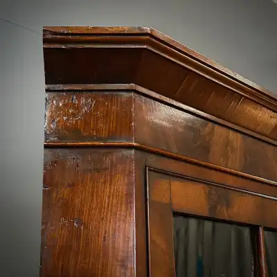 Antiker Eckschrank