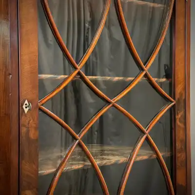 Antiker Eckschrank