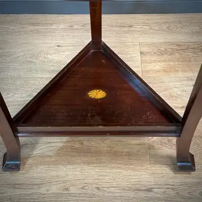 Antiker Eckschrank