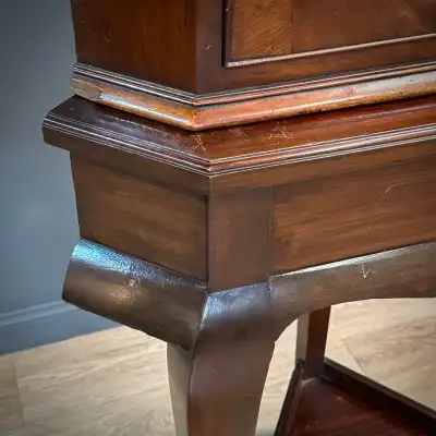 Antiker Eckschrank