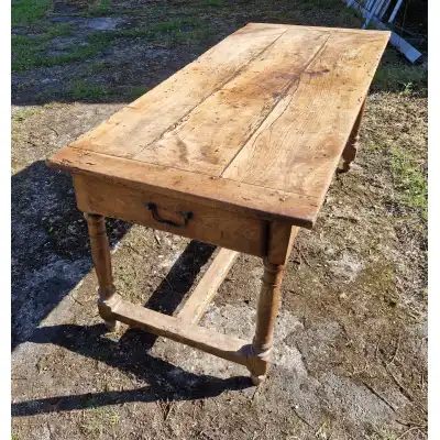 Antiker Küchentisch
