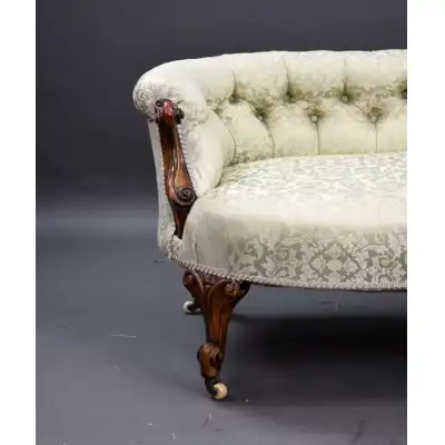 Antikes Sofa aus  Nussbaum