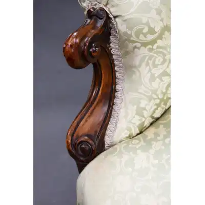 Antikes Sofa aus  Nussbaum