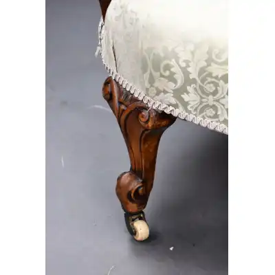 Antikes Sofa aus  Nussbaum