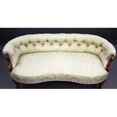 Antikes Sofa aus  Nussbaum