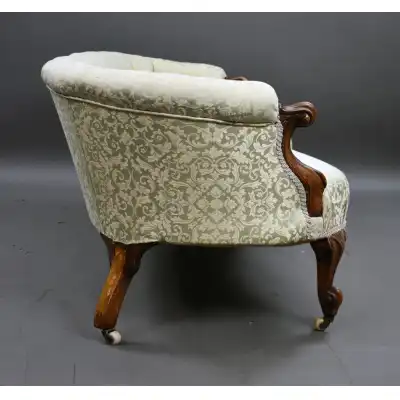 Antikes Sofa aus  Nussbaum