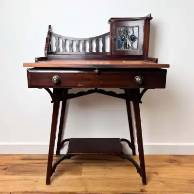 Antiker Mahagoni-Schreibtisch