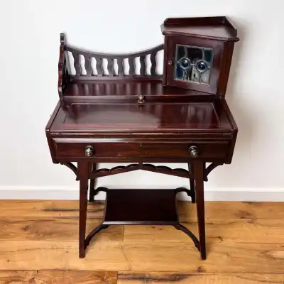 Antiker Mahagoni-Schreibtisch