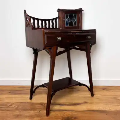 Antiker Mahagoni-Schreibtisch