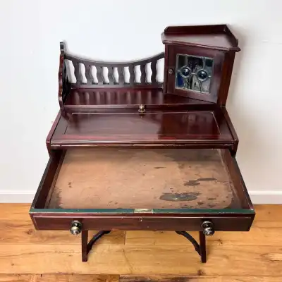 Antiker Mahagoni-Schreibtisch