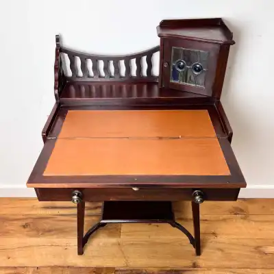 Antiker Mahagoni-Schreibtisch