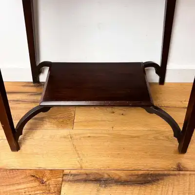 Antiker Mahagoni-Schreibtisch