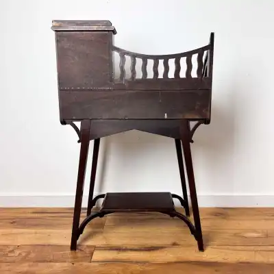 Antiker Mahagoni-Schreibtisch