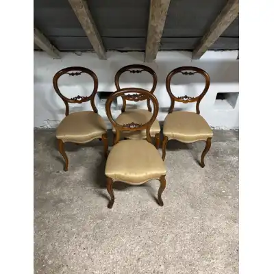 Set von 4 Esszimmerstühlen