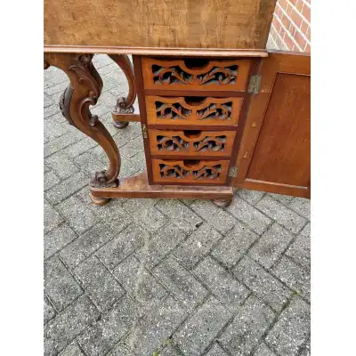 Antiker Schreibtisch