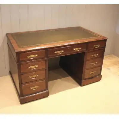 Antiker Pedestal-Schreibtisch