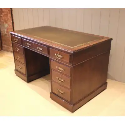 Antiker Pedestal-Schreibtisch