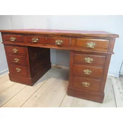 Knielochschreibtisch aus Eiche