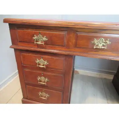 Knielochschreibtisch aus Eiche