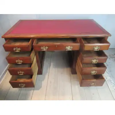 Knielochschreibtisch aus Eiche