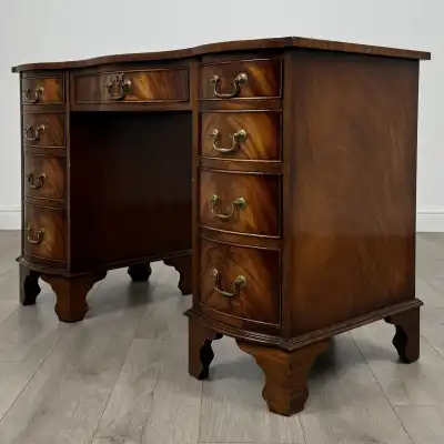 Antiekr Mahagoni Schreibtisch