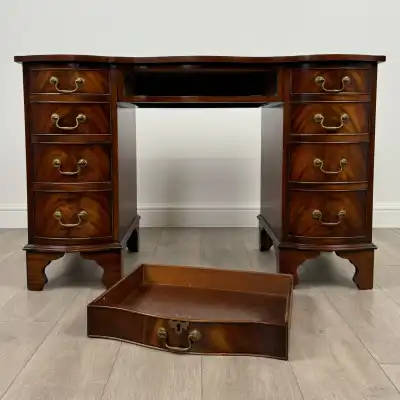 Antiekr Mahagoni Schreibtisch