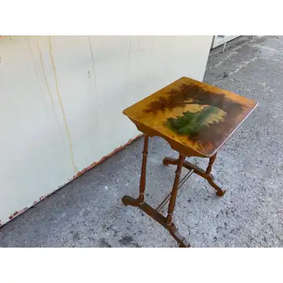 Kleine Beistelltisch