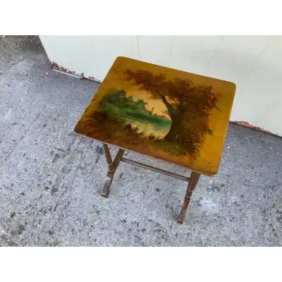 Kleine Beistelltisch