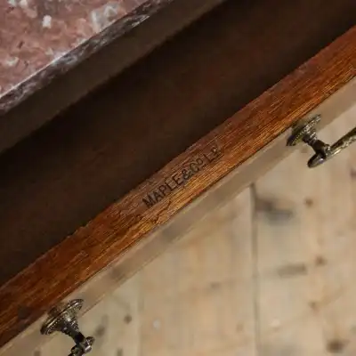 Schreibtisch mit Marmorplatte