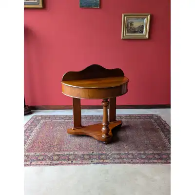 Eleganter Konsoletisch