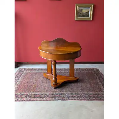 Eleganter Konsoletisch
