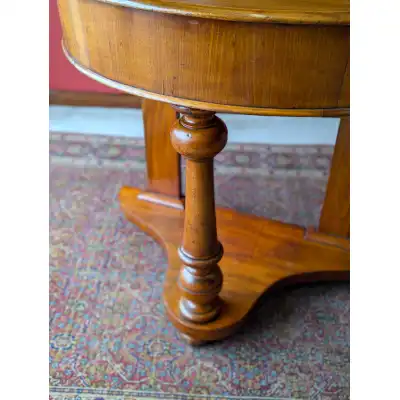 Eleganter Konsoletisch