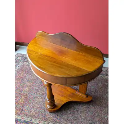 Eleganter Konsoletisch