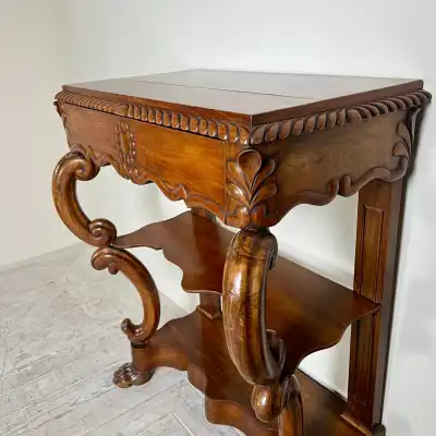 Konsolentisch aus Nussbaum