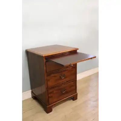 Mahagoni Bachelors’ Chest