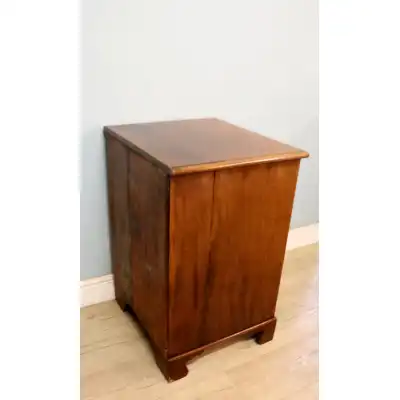 Mahagoni Bachelors’ Chest