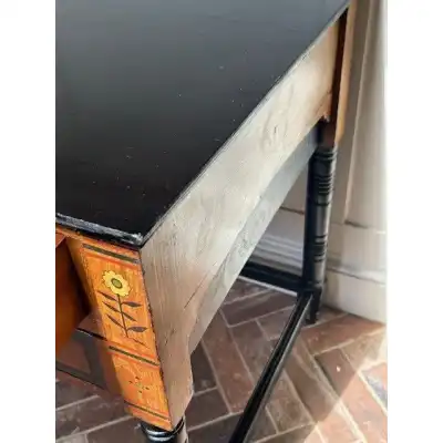 Eleganter Beistelltisch