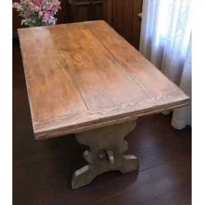 Ausziehbarer Esstisch