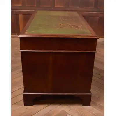 Knee Hole Desk
