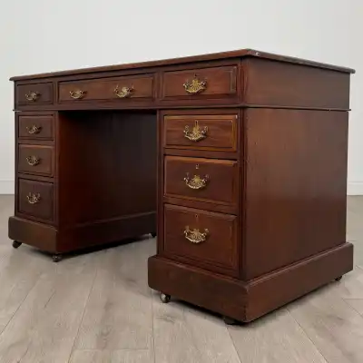 Antiker Schreibtisch 