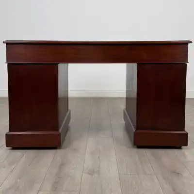 Antiker Schreibtisch 