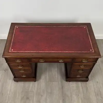 Antiker Schreibtisch 