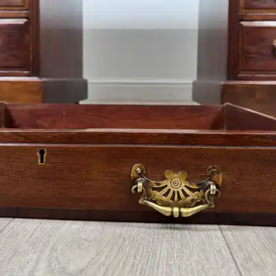 Antiker Schreibtisch 