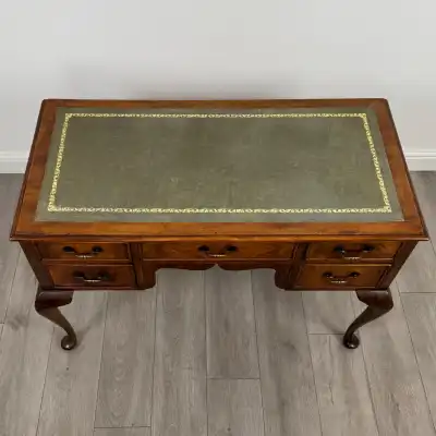 Mahagoni Schreibtisch