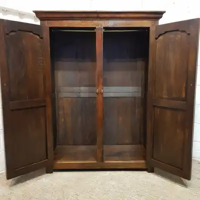Kleiderschrank aus Eiche