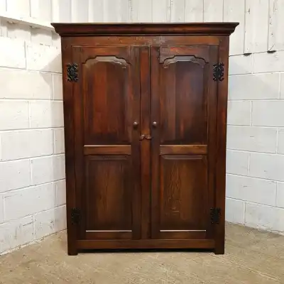 Kleiderschrank aus Eiche