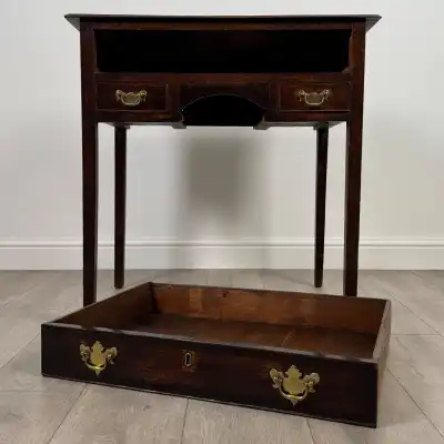 Antiker Schreibtisch