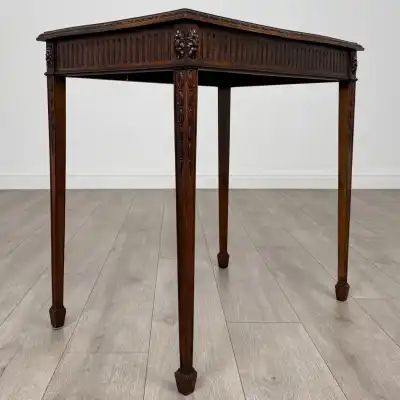 Mahagoni Beistelltisch antik – Stilvoll & zeitlos