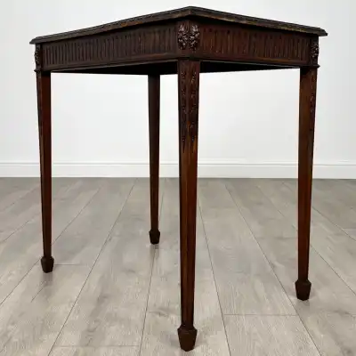 Mahagoni Beistelltisch antik – Stilvoll & zeitlos