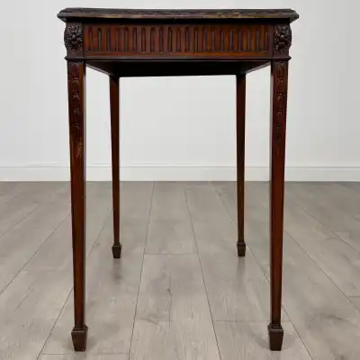 Mahagoni Beistelltisch antik – Stilvoll & zeitlos